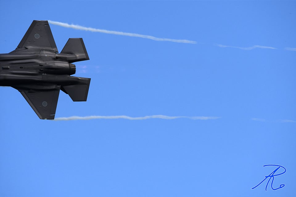 ba_jaro's tweet card. いろいろUPしてますが、本来のワタシのお姿を♪ 首ちょん切れ♪  2024/09　朝　晴れ曇り　東寄りの風F-35A　航空自衛隊三沢基地航空祭会場にて♪ 