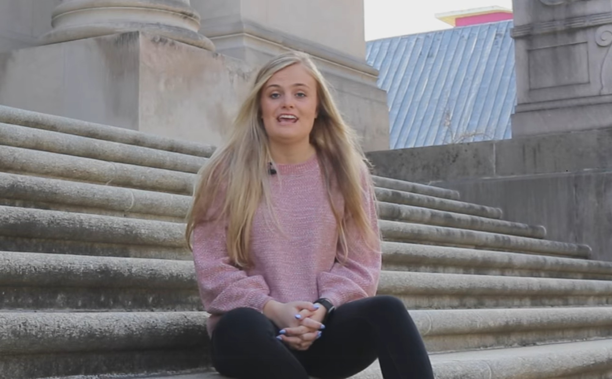 Kernel_corn's tweet card. Lindsey Whiteside, a former youth minister with Getwell Church in Hernando, Mississippi, is now facing 30 years in prison after she was charged with having sex with an underage girl under her