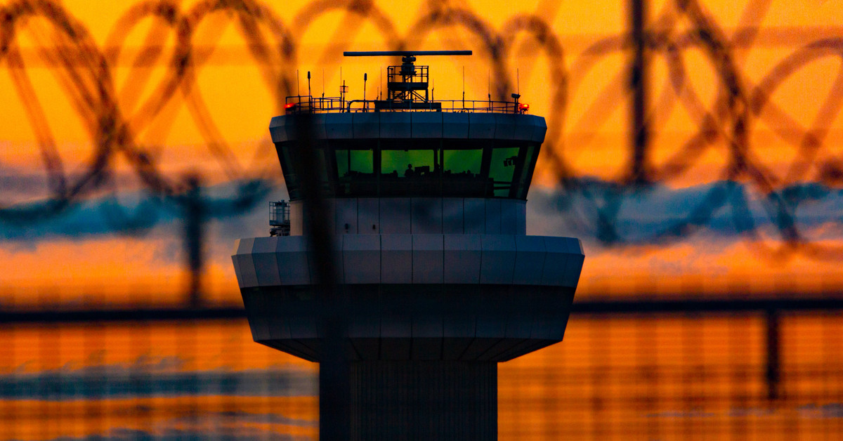 rblumel's tweet card. Some air traffic controllers feel the FAA's attendance reward is "insulting" for very specific reasons that span decades.