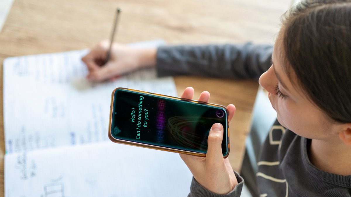 ExtremeTech's tweet card. Chatbots can struggle to communicate, even when they're telling the truth.