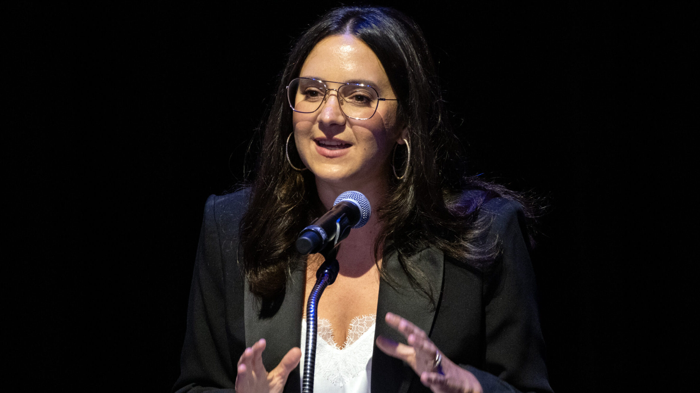 PuckNews's tweet card. Inside Bari Weiss’s first months at CBS News, where her freewheeling approach to poaching rival talent is raising eyebrows and legal concerns.