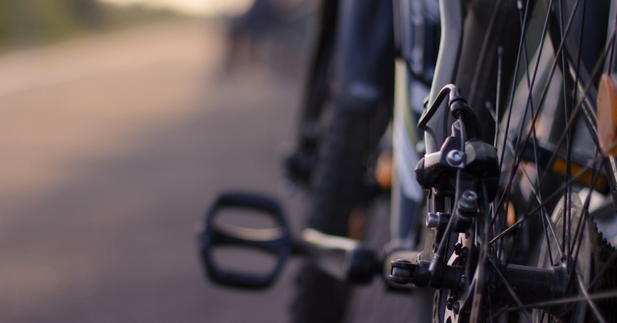 ParallelPlasti1's tweet card. 世の中にあふれる情報から、10代が知っておくべき話題をお届けする、「Steenz Breaking News」。今日は、近年さまざまな分野で広がっている廃プラスチックのアップサイクルについてご紹介します。 ドイツ・イグス本社の廃プラスチック製自転車『igus:bike』が16カ国を巡る 廃プラスチックが多様な方法で生まれ変わり、使われるようになった昨今。最近では、廃プラスチック素材を含む製品...