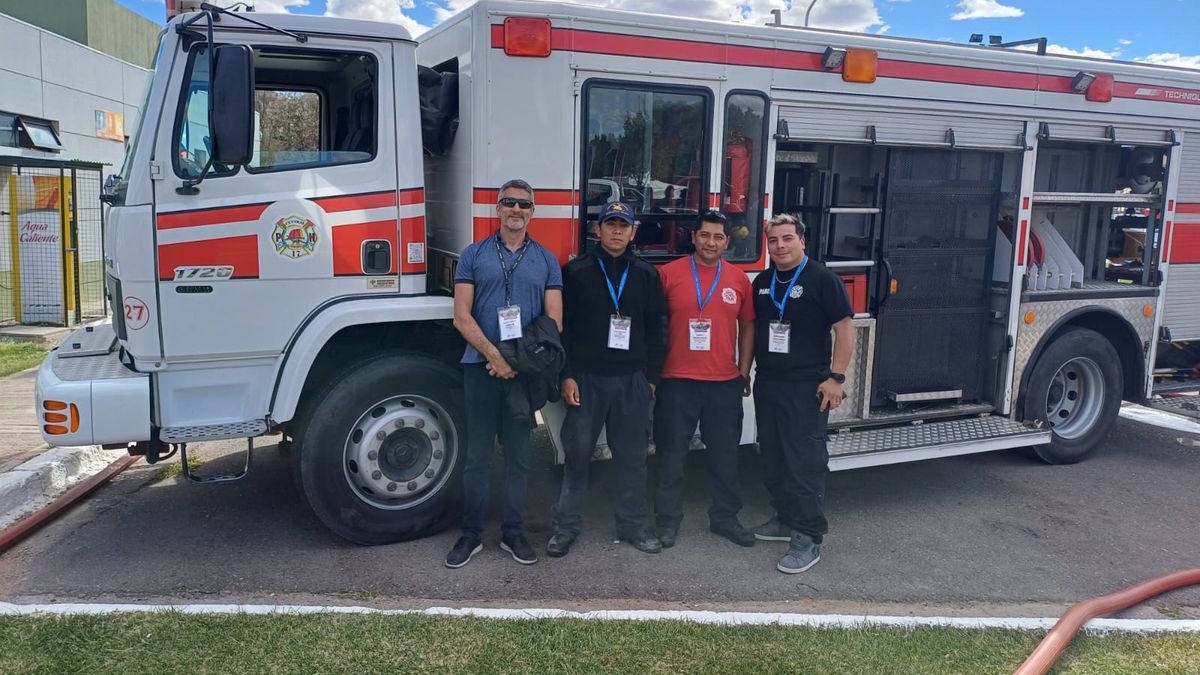 MasEnergiaLMN's tweet card. Con el apoyo de VMOS, bomberos de Sierra Grande participaron del IV Encuentro de Brigadistas del IAPG en Cutral Có.