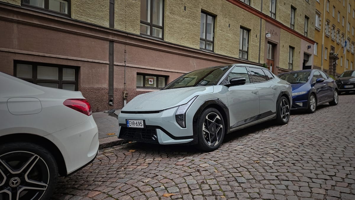 anttiliinpaa's tweet card. KaaraTV Podcast #7: Ensifiilis uuden Kia EV4 Fastbackin ohjaksissa. Kuuntele jakso!