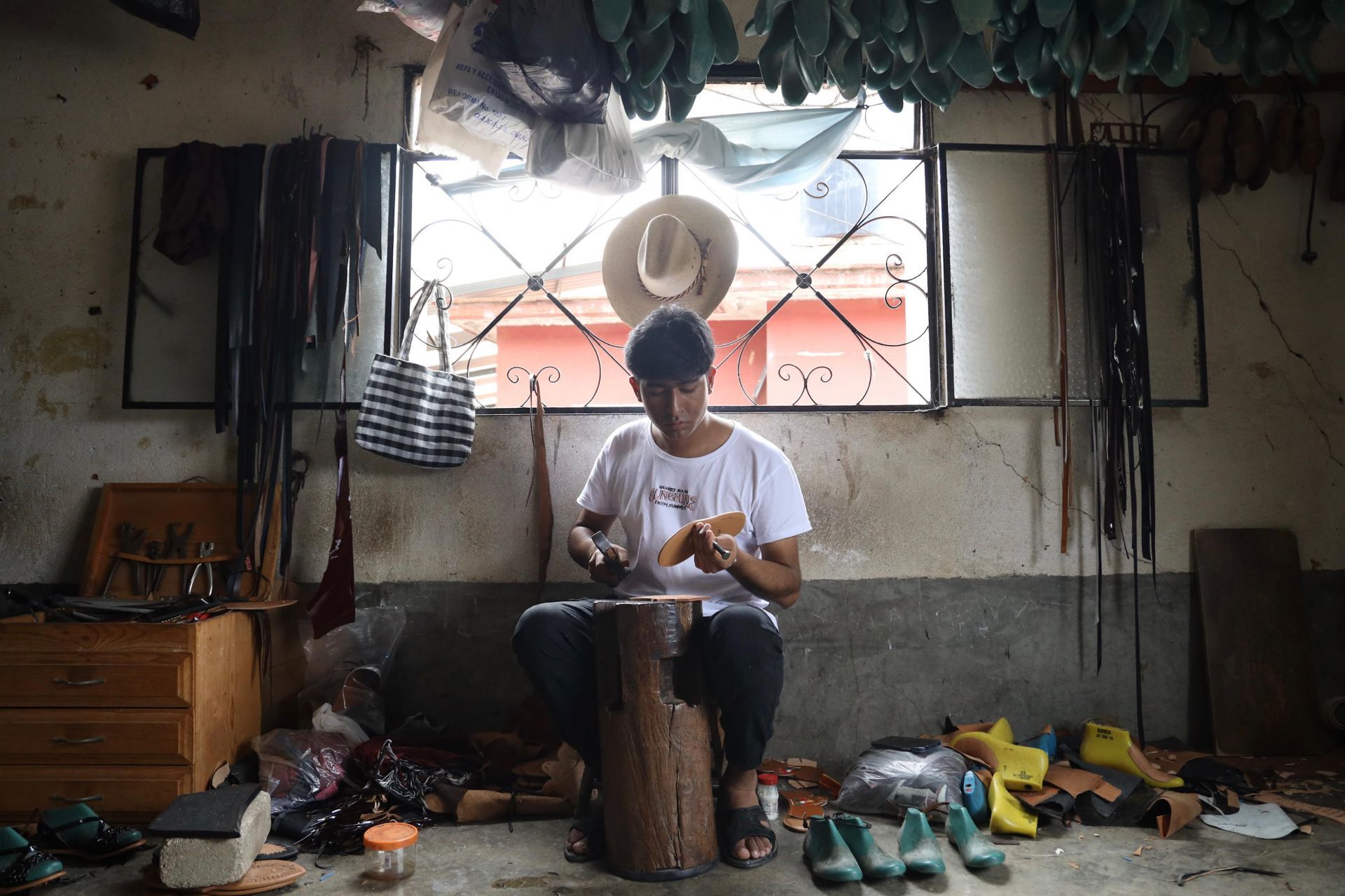 ElIndpendiente's tweet card. Los más recientes datos económicos confirman que el consumo ha entrado en una etapa de debilitamiento a lo que se suma las importaciones de mercancías que en muchos casos ingresan al país de manera...