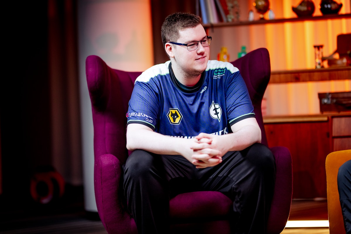 dust2us's tweet card. The latest salvo has been fired in Party Astronaut's messy divorce.