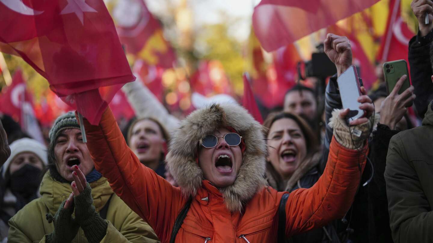 DrDaveTittensor's tweet card. Turkish police have arrested Istanbul’s mayor — a popular opposition leader and key rival of President Recep Tayyip Erdogan — and several other prominent figures as part of investigations into...