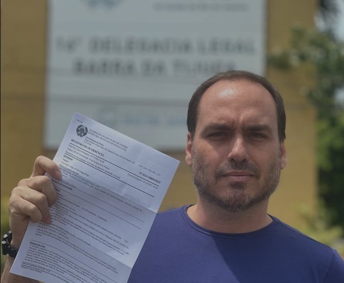 agendadopoder's tweet card. Vereador descreve soluços contínuos e crises de vômito enquanto Bolsonaro segue em prisão domiciliar