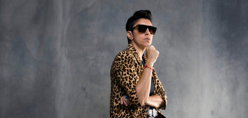 juanjonogueira's tweet card. Disfruta de los hipnóticos y envolventes sonidos synthpop y synthwave tan característicos de la artista argentina.