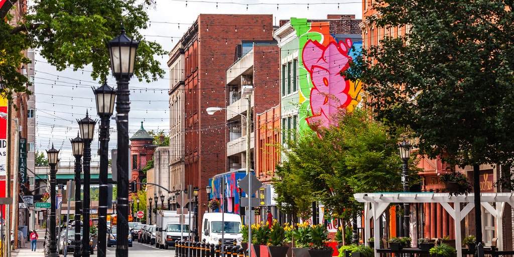 901Lulu's tweet card. After Massachusetts police discovered a woman's body near a bike path on Tuesday, fears of a rumored New England serial killer continue to mount on social media.