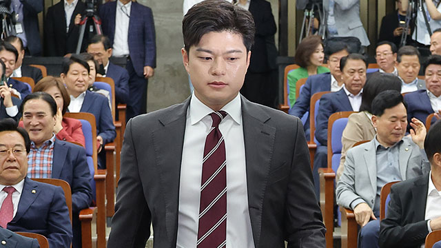 loremlumen's tweet card. 국민의힘 김용태 비상대책위원장의 거취를 놓고 당내 논의가 이어지는 가운데 김 비대위원장이 즉각 사퇴가...