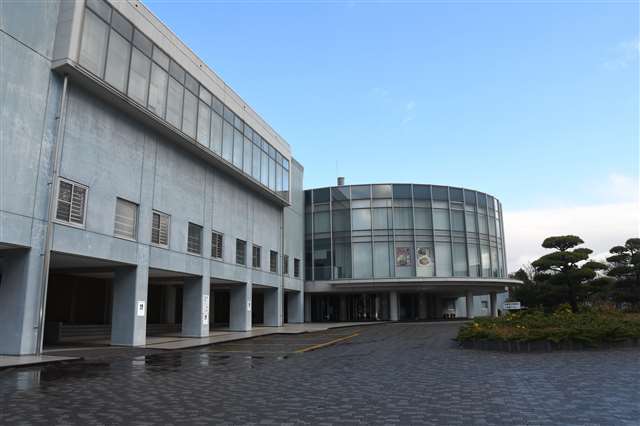 sakigake's tweet card. 　秋田市寺内の県青少年交流センター・ユースパルの指定管理者の一般財団法人秋田県青年会館（伊藤洋文理事長）が資金繰りの悪化を理由に年内で事業を停止し、法人の清算手続きに入る方針を固めたことが２１日、分か…