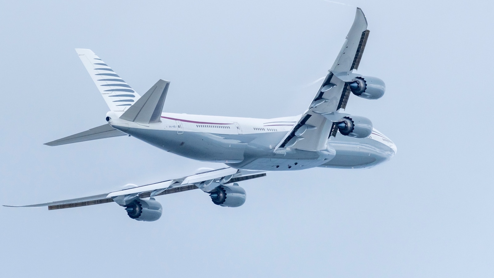 anneapplebaum's tweet card. President Trump poised to accept "palace in the sky" as a gift from Qatar: Sources