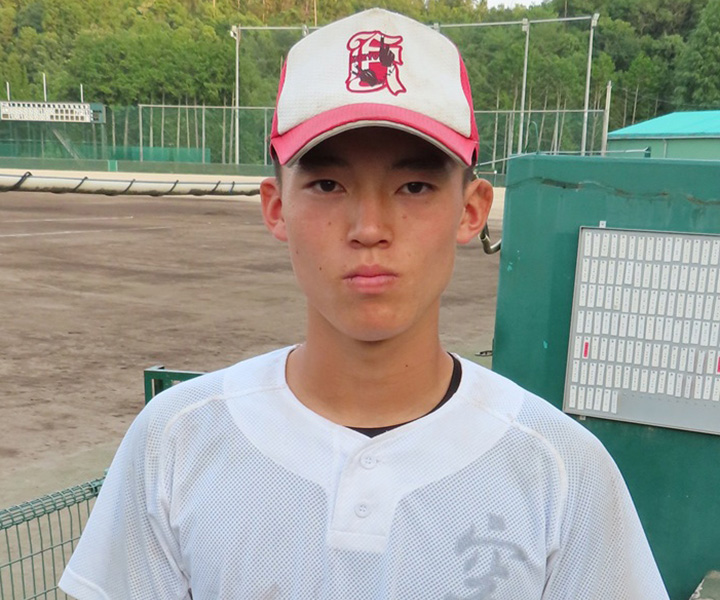 BaseBallMOnline's tweet card. ----一度、主将のポストを外れて部員164人を束ねる主将・空。チームリーダーの働きが、一発勝負である夏の広島大会の浮沈を左右する[写真=BBM]　広陵高グラウンドの…。野球専門誌「週刊ベースボール」がプロ野球･高校野球･大学野球･社会人野球･ドラフト注目選手の最新情報をお届けします。