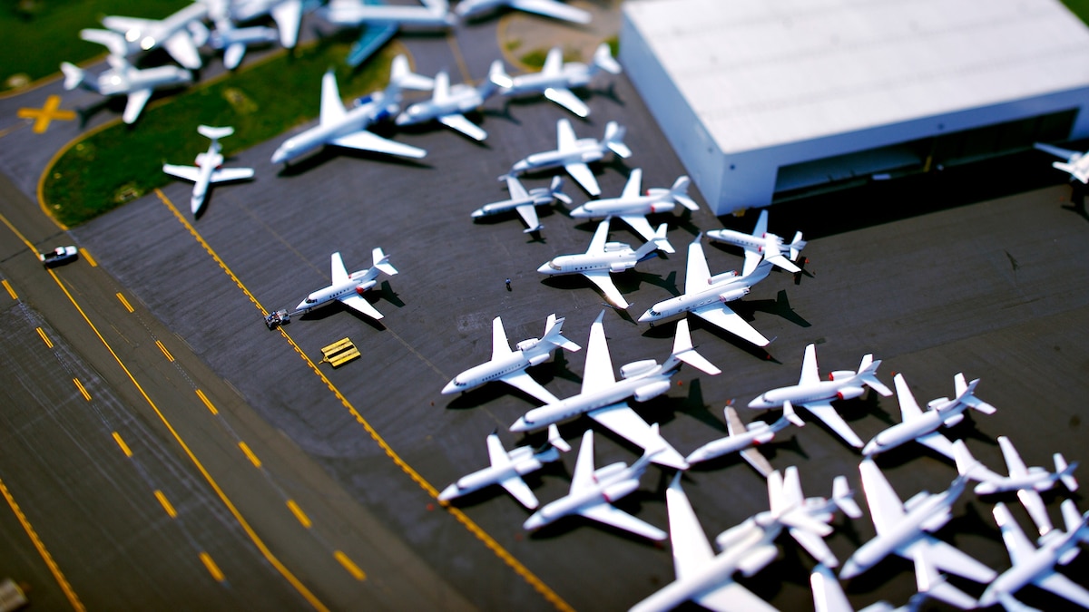 intinternships's tweet card. From strategically timed naps and caffeine to high-tech gadgets, these expert tips will help your body adjust to a new time zone.