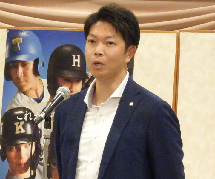 BaseBallMOnline's tweet card. ----今年1月にコーチ就任今秋からベンチ入りする立大・戸村コーチはNPB通算17勝。プロ10年の経験を惜しみなく、学生に落とし込む[写真=BBM]　東京六大学秋季リーグ戦…。野球専門誌「週刊ベースボール」がプロ野球･高校野球･大学野球･社会人野球･ドラフト注目選手の最新情報をお届けします。