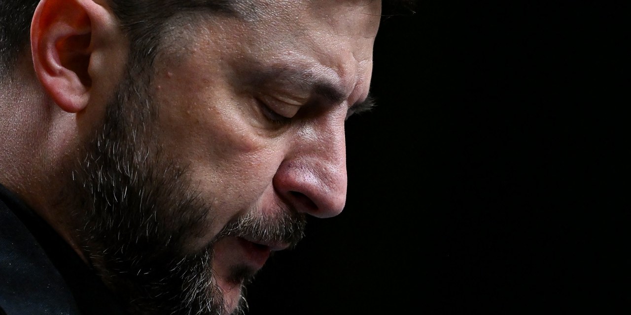 Get_Smart_'s tweet card. The Ukrainian leader is trying to prepare his people for “a very difficult choice” after almost four years of full-scale conflict with Russia.