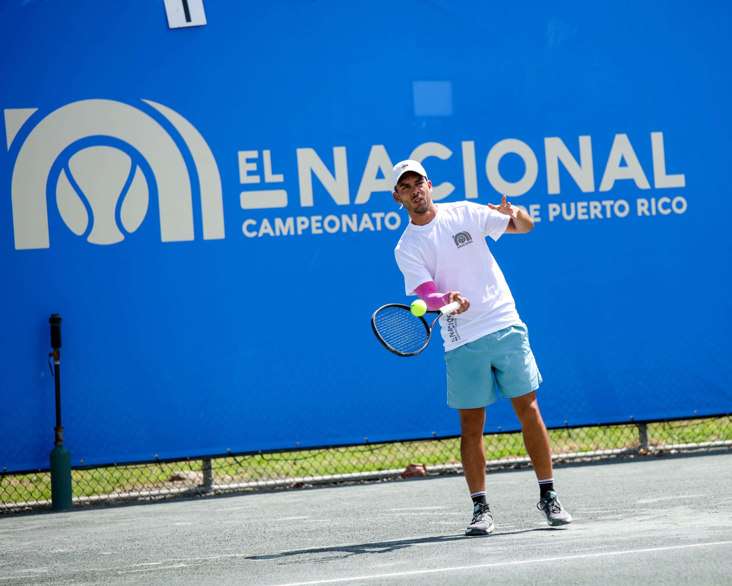 noticel's tweet card. Las canchas del Río Mar Tennis Club son el escenario de El Nacional.En lo que fue una jornada llena de acción y enfrentamientos intensos, quedó inaugurada oficialmente la edición número 91 de El...