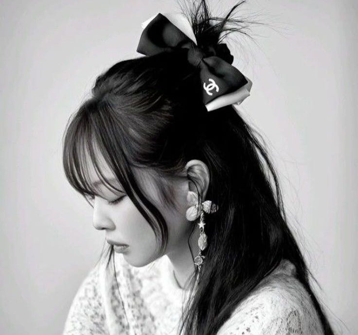 janerubyf's tweet card. 트렌드세터, Jennie Kim Jennie Kim is a South Korean singer, rapper, and global icon, best known as a member of the groundbreaking K-pop group BLACKPINK. Born on January 16, 1996, Jennie has …