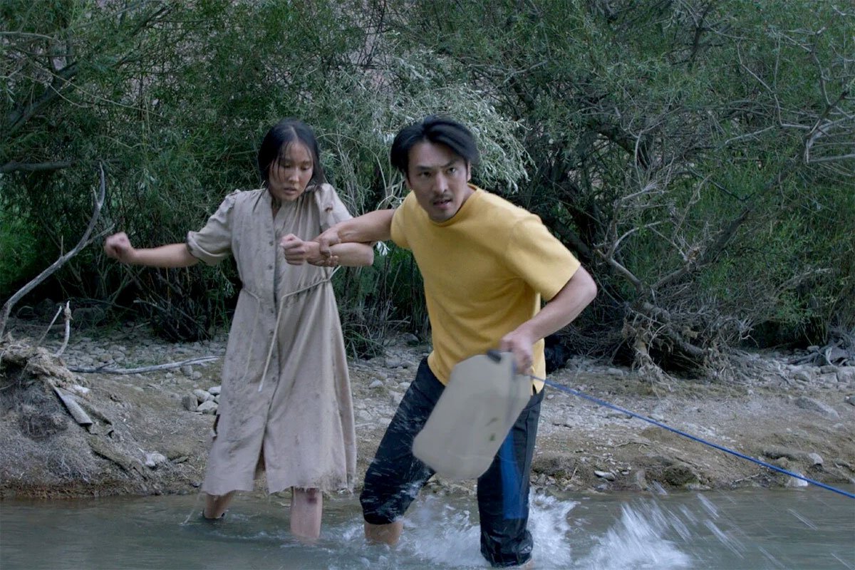 bcnmetropolitan's tweet card. On the Kyrgyzstan-Kazakhstan border, drug trafficker Aza meets Nazik, a woman on the run from human traffickers. Against his better judgment, he helps her to escape, but nothing goes as planned.