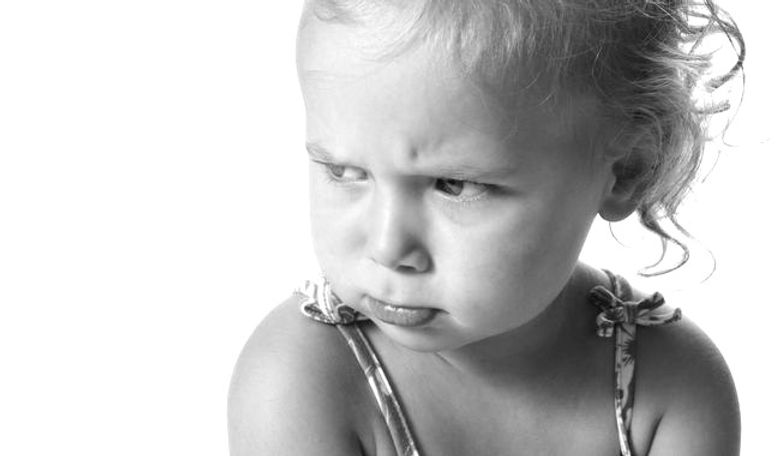 larevolutionpsy's tweet card. Pleurs, cris, "non"... Aux alentours de 24 mois beaucoup d'enfants passent par une phase d'opposition durant laquelle ils vont s'affirmer et donc s'opposer aux autres. Si cette phase est présente...