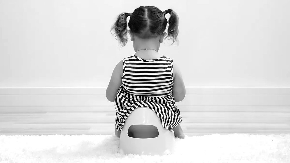 larevolutionpsy's tweet card. Quand l'entrée à l'école approche, une chose tourmente souvent les parents : la "propreté" de leur enfant. Cette période est souvent très stressante pour les parents, mais encore plus pour les...