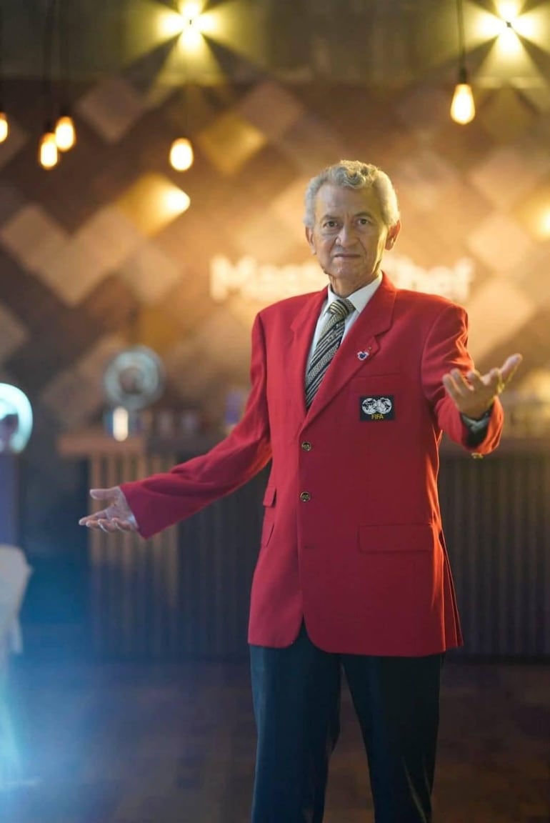 ABCDigital's tweet card. El reconocido profesor de guaraní y conductor de televisión Ramón Silva conversó con ABC Digital y manifestó que se siente abandonado en medio de tantas promesas que no se cumplieron. Su médico...