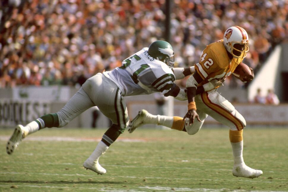 ChartChirp's tweet card. Learn how to financially prepare for retirement from professional athletes.