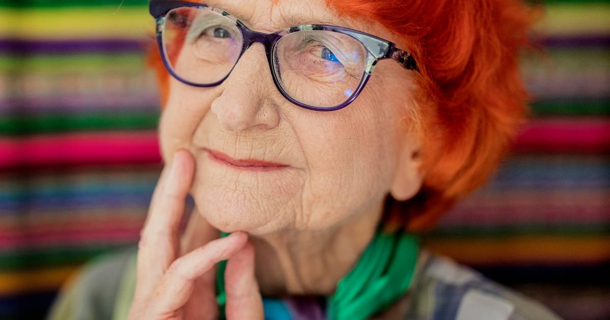 jyllandsposten's tweet card. Nekrolog: Skuespiller og teaterleder Jytte Abildstrøm er død i en alder af 90 år.