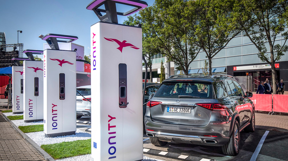 franz_rother's tweet card. Überhöhte Preise und wachsende Intransparenz bei den Stromtarifen machen Fahrern von E-Autos zu schaffen - und gefährden die Antriebswende.