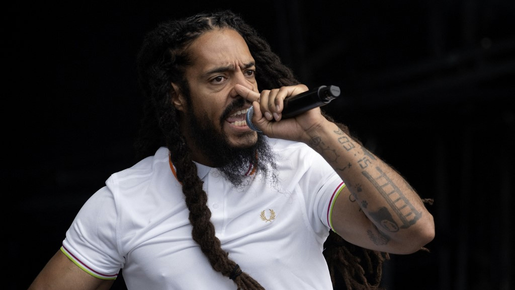 mujthabaMV's tweet card. Bob Vylan's performance at Glastonbury has sparked condemnation, but UK guilt for complicity in genocide is driving this hysteria about punk bands