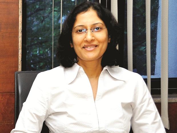 bsindia's tweet card. Senior fund manager Roshi Jain, who managed over ₹1.3 trillion across key HDFC AMC schemes including the Flexi Cap Fund, has resigned and is set to join another major fund house