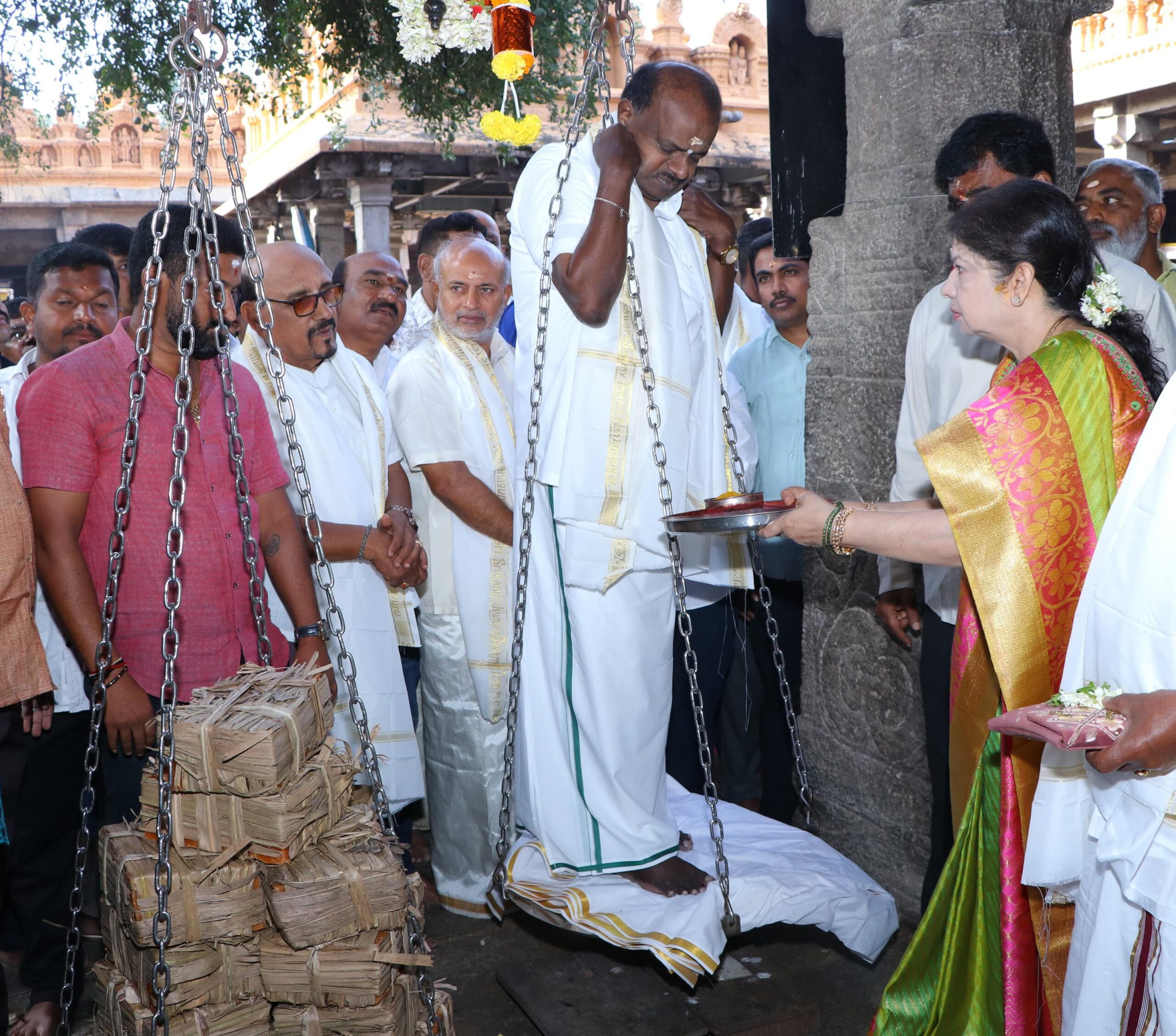 navasamajanews's tweet card. ದಕ್ಷಿಣಕಾಶಿ ನಂಜನಗೂಡಿಗೆ (Nanjanagudu) ಕೇಂದ್ರ ಸಚಿವ ಹೆಚ್ ಡಿ ಕುಮಾರಸ್ವಾಮಿ (HD Kumaraswamy ) ಭೇಟಿ ನೀಡಿದ್ದಾರೆ. ವಿಶೇಷ ಪೂಜೆ ಸಲ್ಲಿಸಿದ್ದಾರೆ.