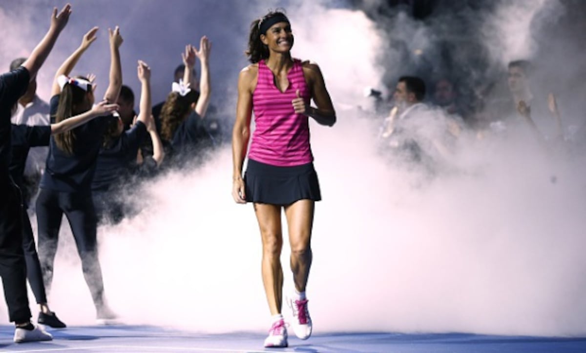 el_pais's tweet card. Más allá de elevar un grande, hace 25 años en Nueva York, Gabriela Sabatini (Buen