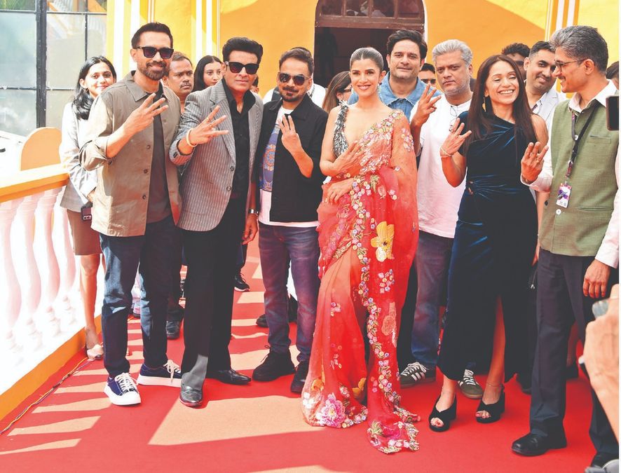 sambad_odisha's tweet card. Categories : ମନୋରଞ୍ଜନ ଗୋଆର ରାଜପଥରେ ଆକର୍ଷଣୀୟ କାର୍ଣ୍ଣିଭାଲ୍ ସହ ଆରମ୍ଭ ହୋଇଥିବା ୫୬ତମ ଭାରତର ଅନ୍ତର୍ଜାତୀୟ ଚଳଚ୍ଚିତ୍ର ମହୋତ୍ସବରେ କେବଳ ଆମ ଦେଶର ନୁହେଁ, ବିଶ୍ବ ଚଳଚ୍ଚିତ୍ରର ଗତକାଲି, ଆଜି ଓ ଆସନ୍ତାକାଲିର ମହାସମାଗମ ଦେଖିବାକୁ...