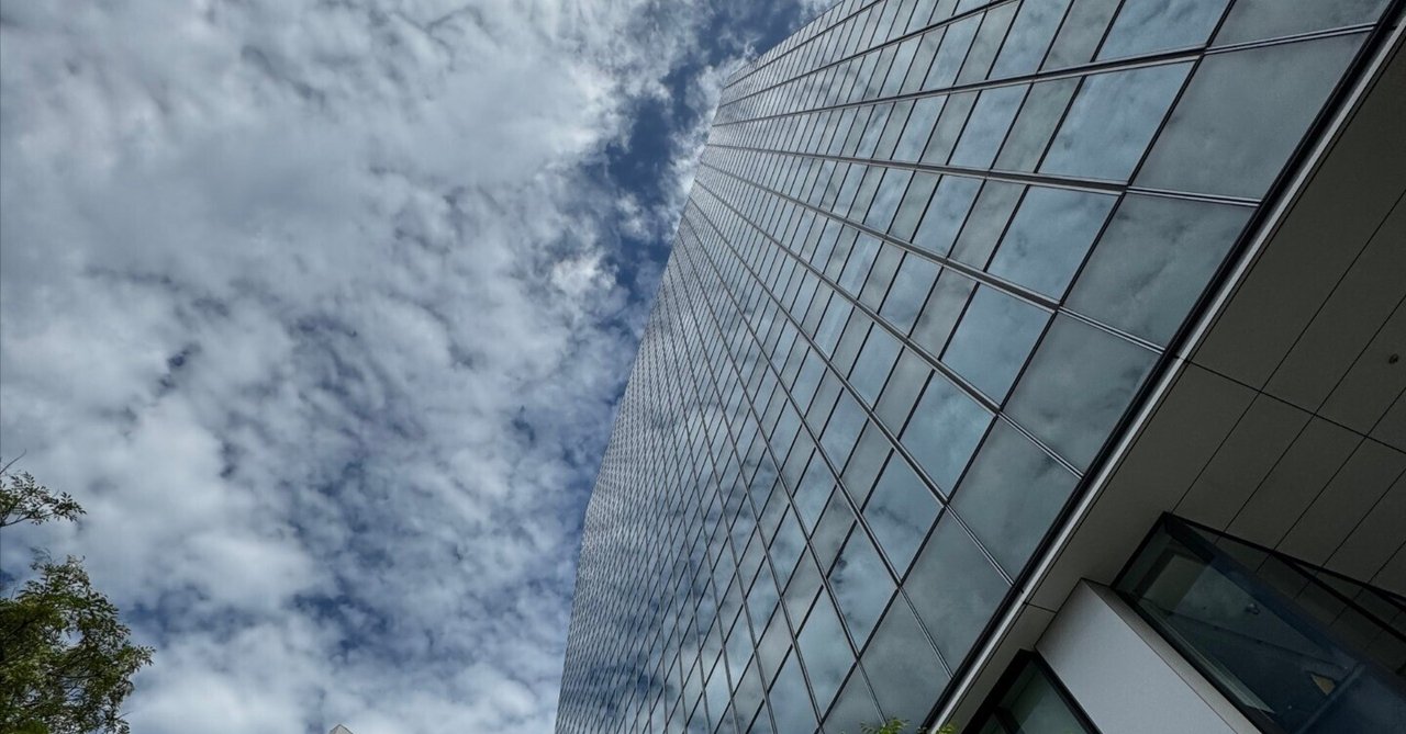 ohzono_dev's tweet card. 会社でブース出せて楽しかったですが、その話は会社のブログに任せました。 感想と、飯と遠方参加者視点での宿泊地のことを書いてます。 感想 今回ブース責任者だったこともありトークはあまり聞けませんでした。前の週のDroidKaigiで疲れ気味だったところもあり、やはりiOS/Androidの二刀流+マネジメント業となるとMP管理が難しいな、と感じます。 そんな中、ブース撤収した後のLTで聞いた、...