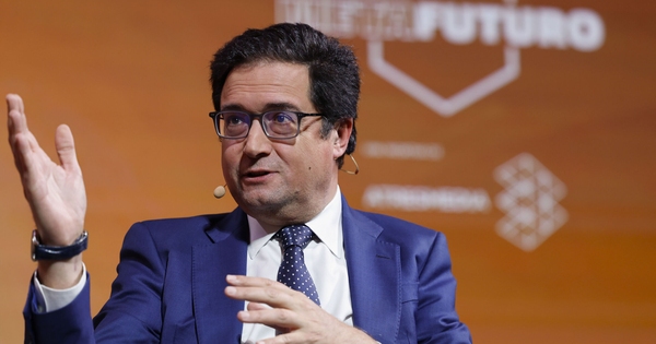 anael_tw's tweet card. El PP registra una batería de preguntas parlamentarias ante la reiterada negativa del Gobierno a despejar los interrogantes en torno al viaje del ministro en plena guerra accionarial por el control...