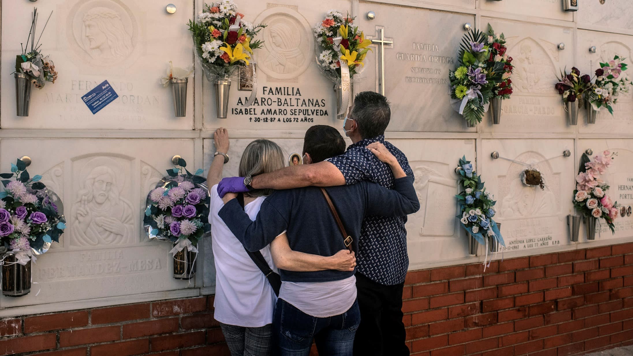 jburnmurdoch's tweet card. Erratic numbers create uncertainties for policymakers and the public