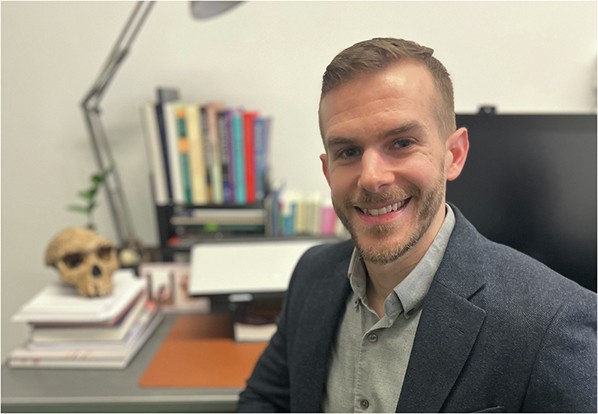 csmithbioanth's tweet card. Communications Biology - In this Q&A, Christopher Smith, Postdoctoral Fellow at the American Museum of Natural History, discusses his journey from medical illustration to evolutionary...