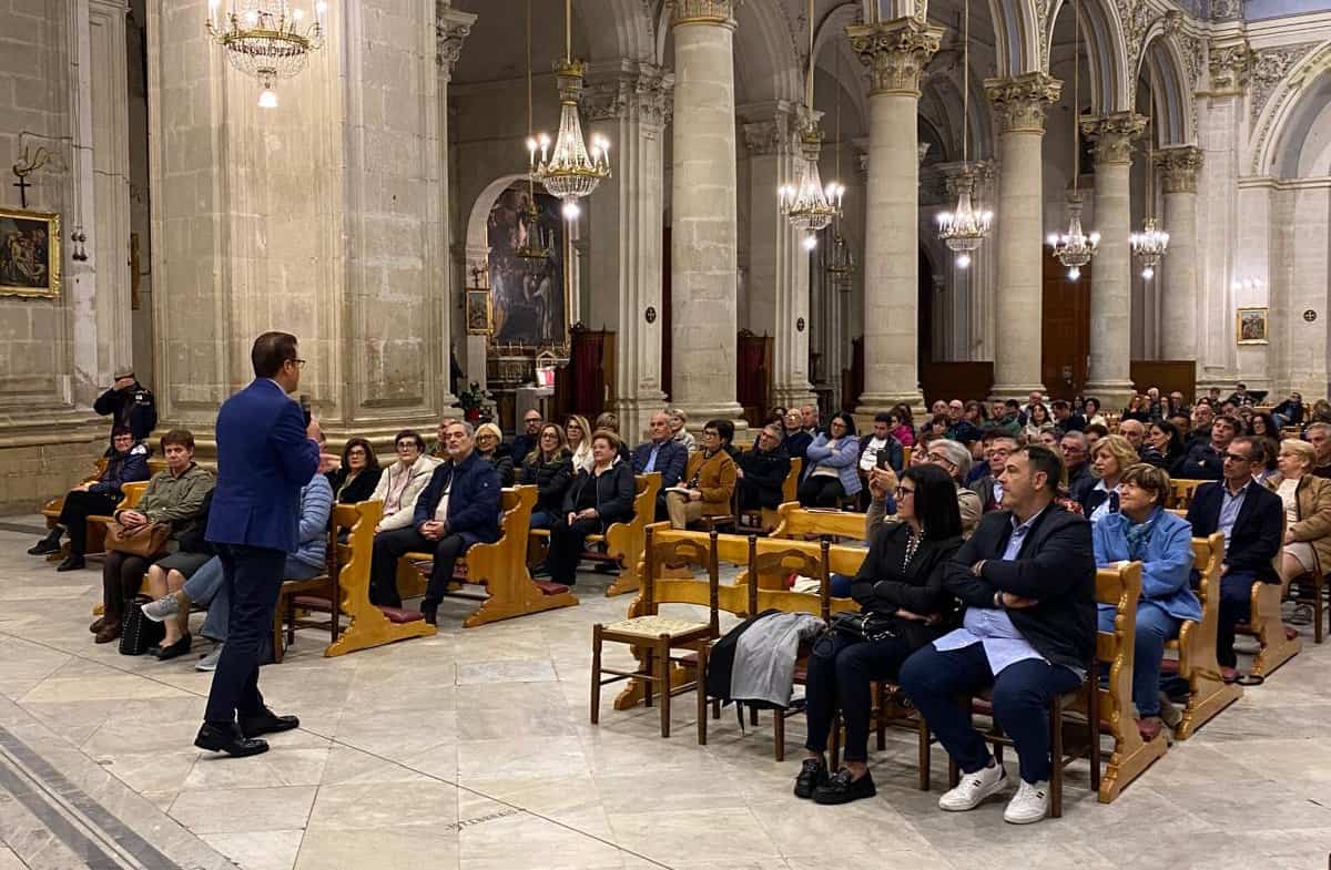 quotidianodirg's tweet card. Modica, grande partecipazione all'incontro con lo psicoterapeuta Salvo Noè nella parrocchia di San Giorgio