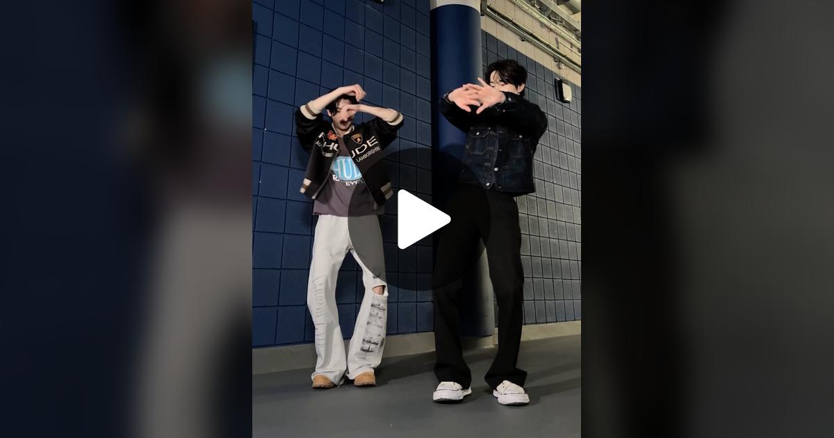 ENHYPEN_members's tweet card. 좋아요 1.8M개, 댓글 29.8K개가 있습니다. "Run to me💫"