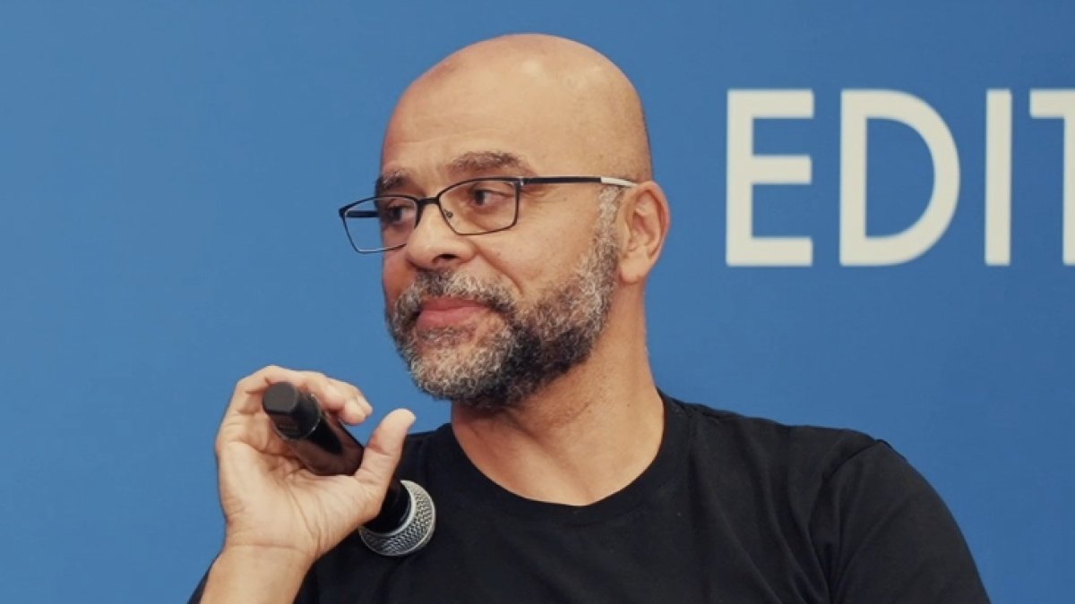 _IAtech's tweet card. En algún momento de los próximos años, la inteligencia artificial dejará de necesitar explicaciones. No habrá que enseñarle cómo funciona el mundo, ni qué