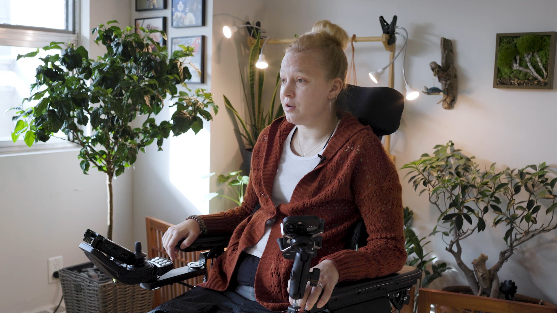 kcpollock's tweet card. Please help by donating to Kayla Pollock, she is a Canadian woman who was left paralyzed from the neck down after a Moderna COVID-19 vaccine booster shot.