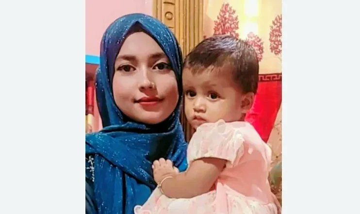 ProbashTime's tweet card. হবিগঞ্জের বানিয়াচং উপজেলার পুকড়া গ্রামে সৌদি প্রবাসীর স্ত্রী নাছরিন আক্তার (২০) এবং তার দুই বছরের শিশু কন্যা বুশরা গত ১৭ নভেম্বর থেকে নিখোঁজ রয়েছেন। বাবার বাড়ি