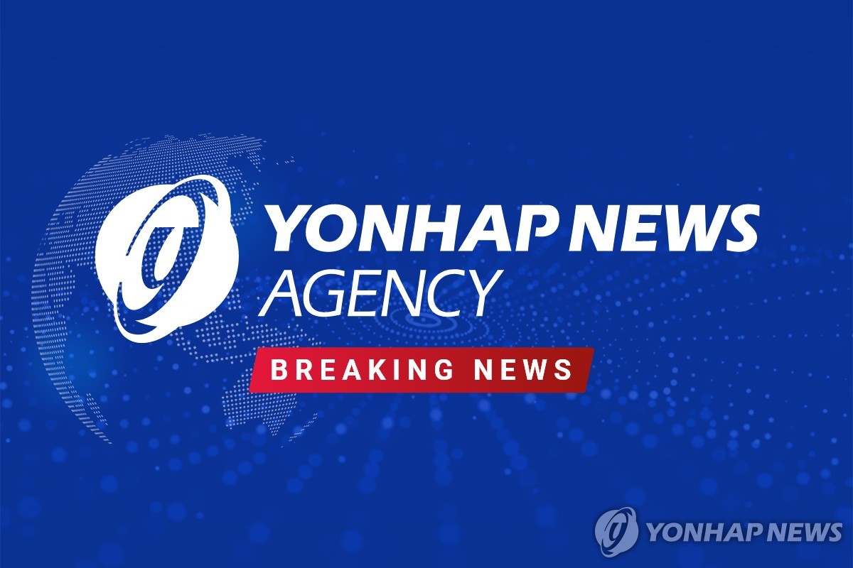 YonhapNews's tweet card. (URGENT) S. Korea is not considering direct provision of 155-mm artillery shells to Ukraine:...
