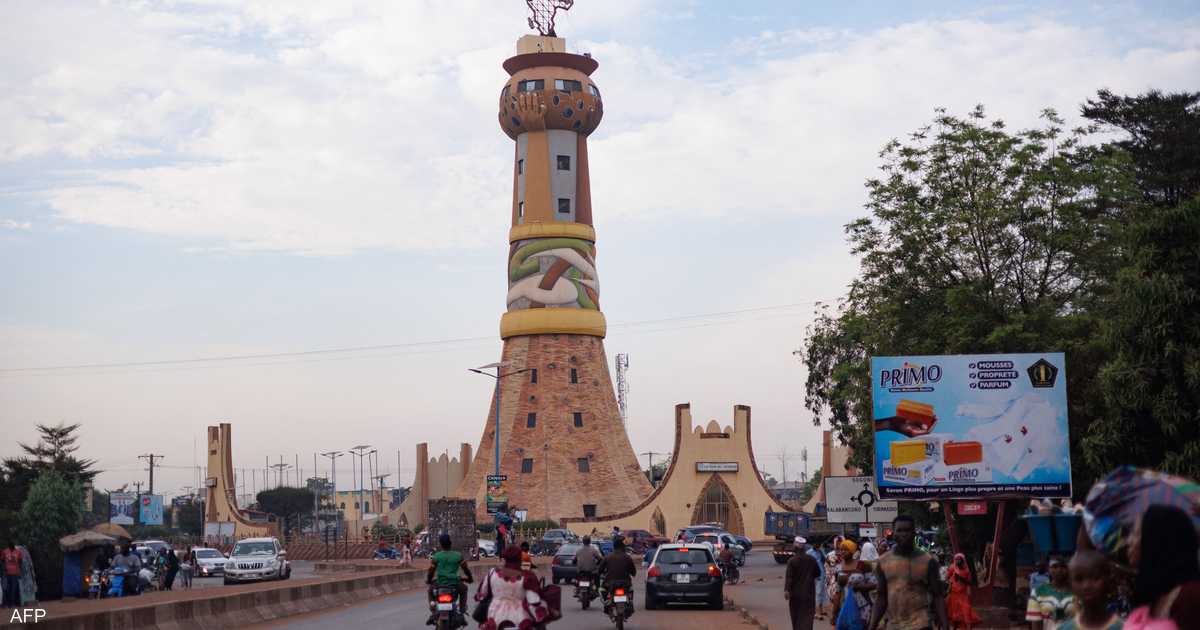 Oumar_Alansari's tweet card. يؤكد مراقبون أن البيان الأخير الصادر عن جماعة "نصرة الإسلام والمسلمين"، الذراع الإقليمي لتنظيم القاعدة في غرب إفريقيا، يمثل منعطفا جديدا في خطاب التنظيم، إذ جاء بصيغة سياسية واضحة تتضمن تحذيرا لتركيا...