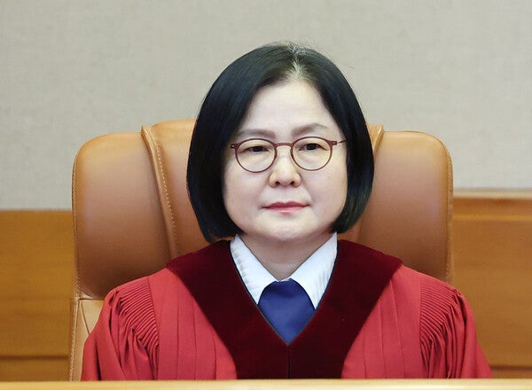 2024WCP's tweet card. 대법원이 오는 9월 퇴임하는 이은애 헌법재판관의 후임 재판관 후보자 36명을 공개했다. 대법원은 24일 홈페이지를 통해 헌법재판관 피천거인 중 36명이 심사에 동의했다고 밝혔다. 후보자 36명 중 여성은 총 4명(1