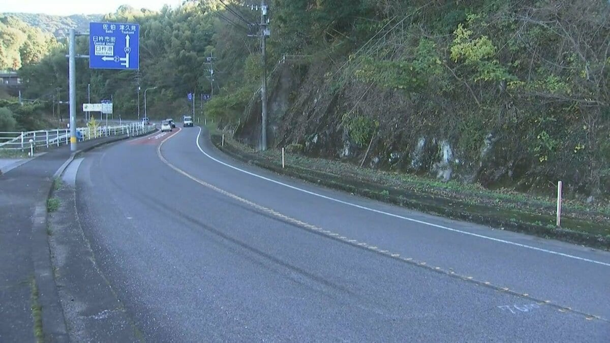 unityan's tweet card. 大分県臼杵市の国道で22日午前4時半すぎ、福岡市の大学生、原虎太郎さん（26）が大型トラックにはねられ死亡しました。原さんは走行車線上にいたとみられ、頭などを強く打っておよそ2時間後に死亡しました。警察は…