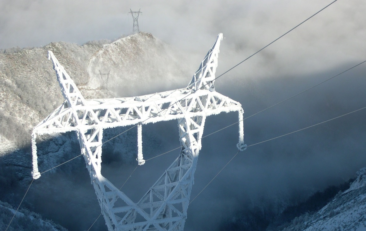 Forum_ecologic's tweet card. España conectó el año pasado a su sistema eléctrico 8.400 megavatios de potencia de generación renovable: 5.899 megavatios eólicos y fotovoltaicos por una parte (dato Red Eléctrica de España) y...