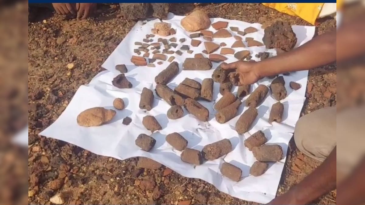 News18Virudhu's tweet card. Virudhunagar : நீள்வட்ட வடிவிலான 2 சுடுமண் உலைக்களங்கள் புதைந்த நிலையில் உள்ளன. இங்கு காணப்படும் தொல்பொருட்கள் மூலம் சுமார் 4,000 ஆண்டுகள் பழமையான இரும்பு உருக்கும் உலை இவ்வூரில் இருந்திருப்பதை...